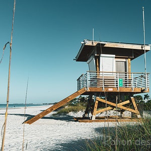 Arte mural de la isla Anna Maria, fotografía de playa, puesto de socorrista, torre de socorrista, decoración costera, blanco y negro, póster impreso de Anna Maria