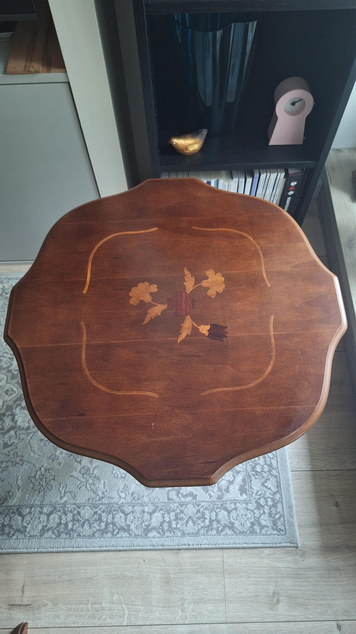 Vintage Italian Style Inlaid Marquetry Wooden Pedestal Side Table - Accent Coffee Table with Tilt Top Feature, foto 4 de 5