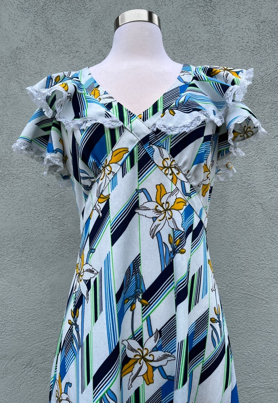 Vintage 1970s Spring Geometric Floral Daylily Max… - image 2