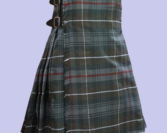 MacKenzie väderbiten tartankilt – 473 g kraftig akrylull, traditionell skotsk stil (8 yard)
