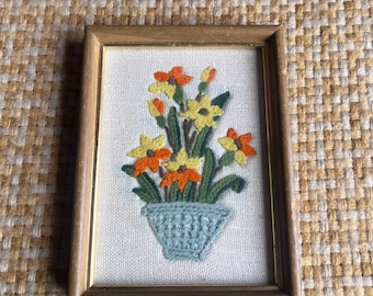 Haft kwiatowy w oprawie vintage