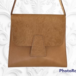 Sac à main en cuir de couleur naturelle