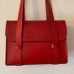 Sac en cuir rouge cousu main