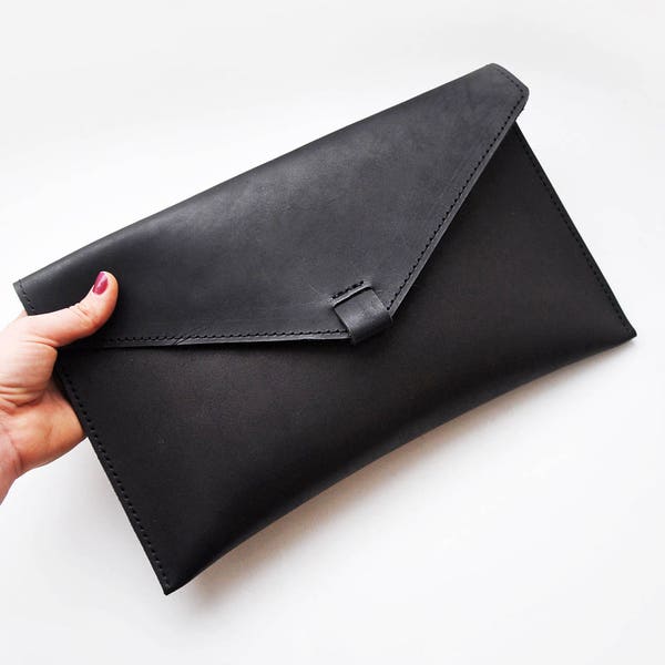 Bolso clutch tipo sobre de cuero, clutch negro minimalista
