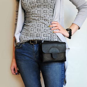 Gürteltasche aus Leder. Schwarze Hüfttasche, Festival Tasche