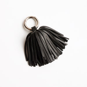 Porte-clés pompon en cuir, porte-clés pompon, breloque pompon noir image 1