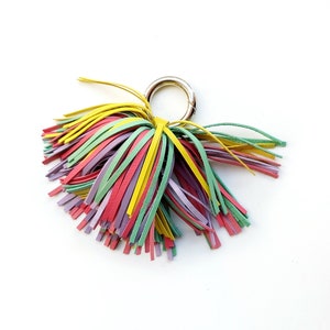 Portachiavi con nappa in pelle con pompon, nappa a cascata multicolore