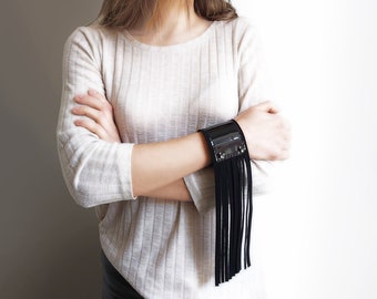 Luxuriöses Fransen Armband aus Natur Lackleder, Schwarzes Lederarmband
