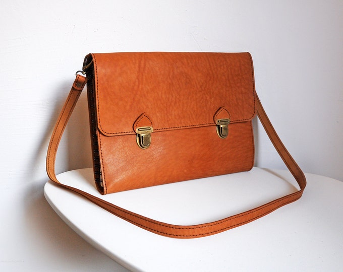 Handmade A4 leather sketchbook case , Personalized crossbody art journal, Leather artist portfolio