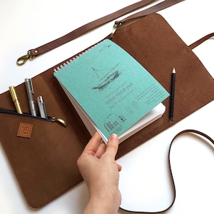 Étui pour carnet de croquis en cuir avec porte-stylo et bandoulière, journal en cuir personnalisé, portfolio d'artiste