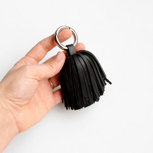 Porte-clés pompon en cuir, porte-clés pompon, breloque pompon noir image 5