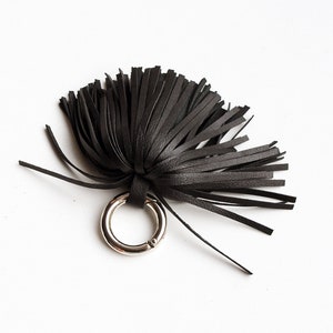 Porte-clés pompon en cuir, porte-clés pompon, breloque pompon noir image 4