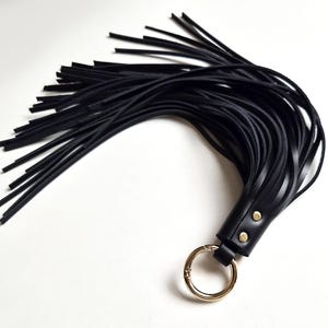 Extra lång berlock med tofs i läder, hänge i äkta läder, 3 storlekar