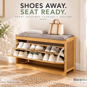 Può includere: Una panca scarpiera in legno chiaro con seduta imbottita grigia e uno scomparto a ribalta contenente diverse paia di scarpe da ginnastica bianche e grigie. Il testo recita: SHOES AWAY. SEAT READY. SMART ENTRYWAY STORAGE + SEATING. ONE PIECE.