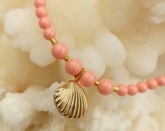 Clam Necklace, Coral Pearl Necklace with Clam Pendant, 18 K Gold plated Shell, Beach Necklace, Summer Necklace, Swarovski Pearl Necklace