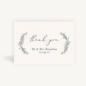 Biglietto di ringraziamento per matrimonio con monogramma di fogliame piegato
