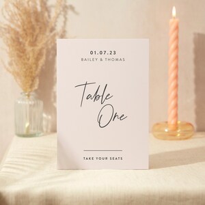 Tischnummer Schild | Hochzeit Zeichen | A4 Robustes Foamex Schild | Moderne Minimal Schrift