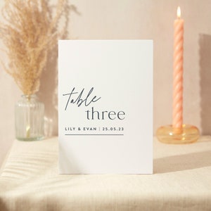 Tischnummer Schild | Hochzeit Zeichen | A5 Robustes Foamex Schild | Moderne Typographie Schrift