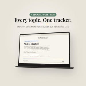 Op de afbeelding: Een laptopscherm toont een interactieve GCSE Maths Higher revisietracker genaamd The Grade Edit. De tekst luidt Every topic. One tracker. Interactive GCSE Maths Higher revision, built from the real spec. Maths (Higher) is zichtbaar.