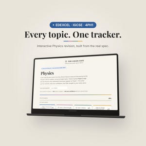 Può includere: Uno schermo di un portatile che mostra il tracker di revisione interattiva di fisica The Grade Edit per Edexcel IGCSE 4PH1. L'interfaccia mostra una barra di avanzamento allo 0%, sezioni per forze, elettricità, onde ed energia, e il testo: Every topic. One tracker.