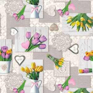 Peut inclure: Un motif décoratif composé de panneaux rectangulaires répétés sur fond de bois blanc, avec des bouquets de tulipes jaunes et violettes dans des pichets blancs, des napperons en crochet blanc, des cœurs roses et des étiquettes en forme de cœur.