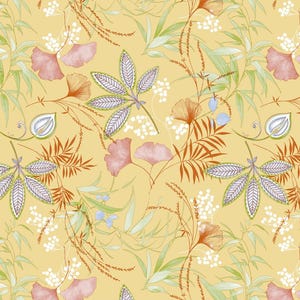 Peut inclure: Un motif répétitif sur fond jaune clair représentant des éléments botaniques stylisés, notamment des feuilles de ginkgo roses, des feuilles à motifs violets et blancs, du feuillage orange, de fines herbes vertes et des grappes de baies blanches.