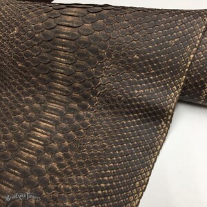 Piel de pitón marrón moca oscuro para artesanía hecha a mano, piel exótica auténtica ideal para hacer bolsos y botas.