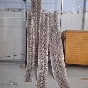 Piel de pitón reticulada auténtica con corte de vientre / Piel de serpiente natural sin blanquear / Piel de pitón exótica para bolsos y artesanías