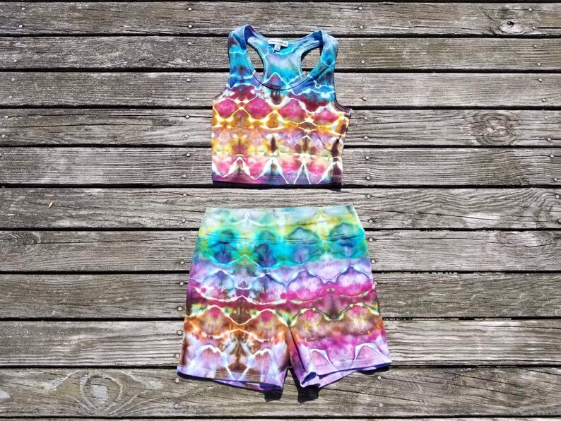 Funky Tie Dye Ladies Yoga Shorts size medium w17
