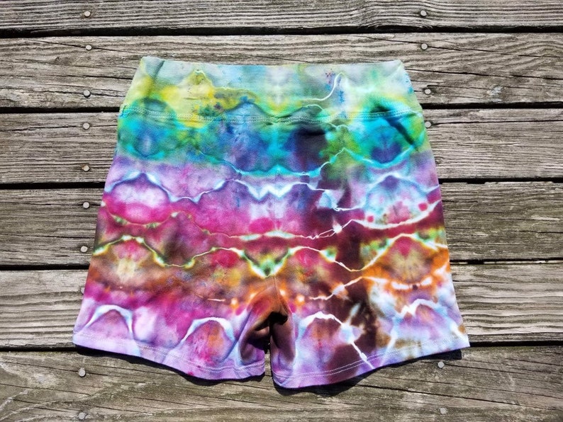Funky Tie Dye Ladies Yoga Shorts size medium w17