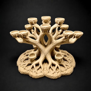 Peut inclure: Un bougeoir beige en forme d'arbre avec une base texturée rappelant des racines et de multiples branches. Chaque branche se termine par une petite coupelle circulaire destinée à recevoir une bougie. L'objet présente une finition mate.