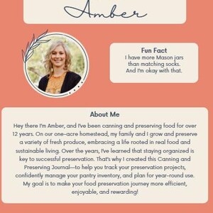 以下が含まれることがあります： 「ALL ABOUT Amber」の文字と女性の写真が載った、桃色のグラフィック。 「Fun Fact」の文字と、「お揃いの靴下よりもメイソンジャーの方が多い。それでいいんです。」という文字が含まれています。