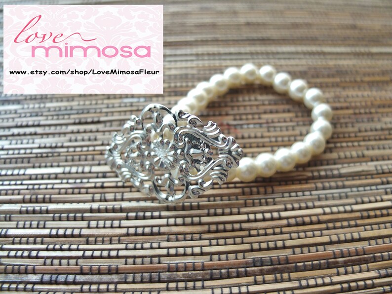 8mm pearls Elastic Wristlet Faux Pearl Set of 5- Glass Pearl Corsage Base