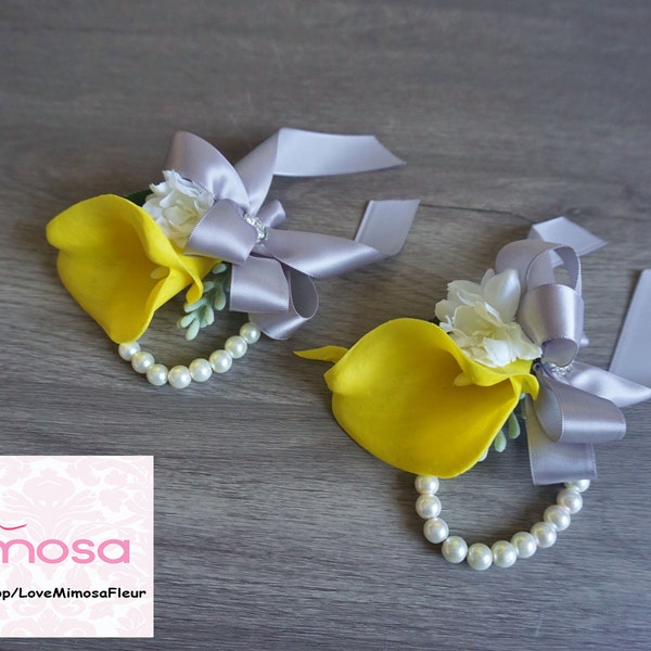 Corsage de poignet, Lys Calla jaune avec ruban gris argenté, bracelet en perle, fleurs de mariage, accessoires de bal, cadeaux de demoiselle d’honneur, mariage Boho