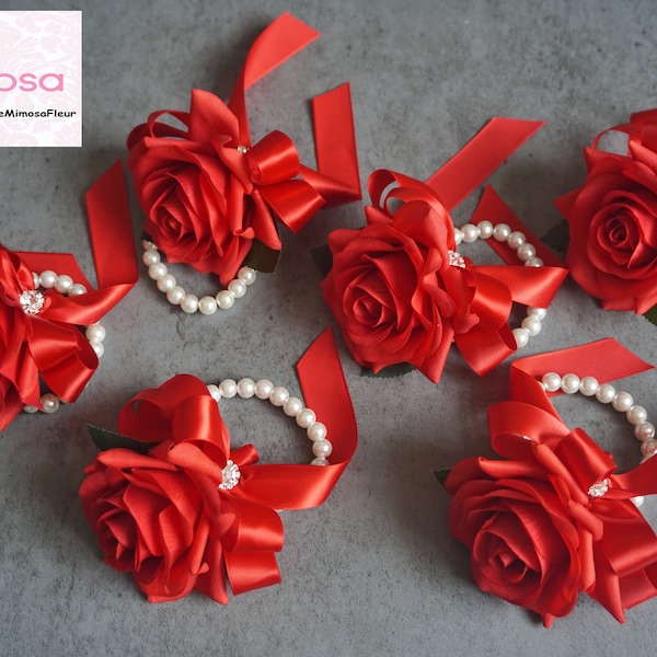 Handgelenk Corsage, Rote Rose mit rotem Band, Perlenarmband, Weihnachten Corsage, Hochzeitsblumen, Brautjungfern Geschenke, Boho Hochzeit, Seidenblume