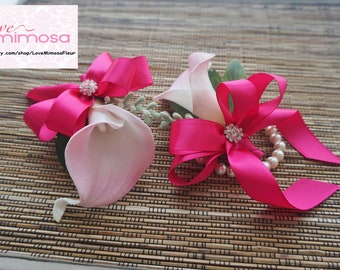 Pols Corsages, Blush Roze Calla Lily met Fuchsia Lint, Pearl Armband, Bruidsmeisje Cadeau, Flower Girl Corsage, Bruiloft Bloemen, Accessoire