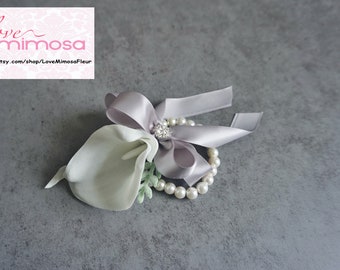 Wrist Corsage, White Calla Lily with Silver Grey Ribbon, Pearl Bracelet, Silk Flower Corsages, Bridesmaid Gifts, Wedding Decor, Boho Wedding