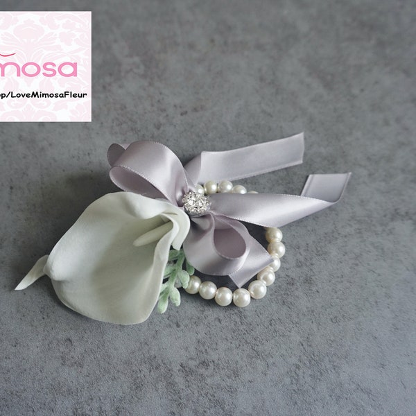 Wrist Corsage, White Calla Lily with Silver Grey Ribbon, Pearl Bracelet, Silk Flower Corsages, Bridesmaid Gifts, Wedding Decor, Boho Wedding