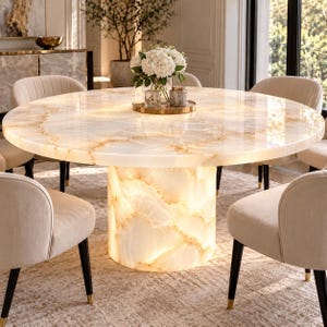 Handgjort matbord i vitt onyx | Skiva i natursten, specialdesignad inredning