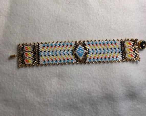 abstract colors beaded bracelet. You will love this bracelet with all of the colors and the unique design, and magnetic clasp on it.