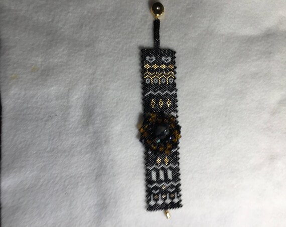 black and white beaded bracelet