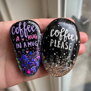 Coffee Lover Rocks Set van 2, Coffee Rock, Coffee Lover Gift, Holografische Glitter Painted Rocks, Uniek Cadeau, Vriendelijkheid Rocks, Hars bedekt