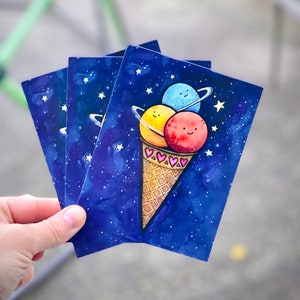 Cartões postais de cone espacial, cartões postais em aquarela, arte em sorvete, arte em galáxia espacial, sistema solar, cartões postais extravagantes, cartões postais fofos, planetas