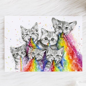 K&ouml;nnte beinhalten: Ein Aquarellbild von f&uuml;nf K&auml;tzchen mit Regenbogen-Erbrochenem. Die K&auml;tzchen schauen alle mit offenem Maul und herausgestreckter Zunge den Betrachter an. Die Regenb&ouml;gen sind hell und farbenfroh und kommen aus dem Maul der K&auml;tzchen.