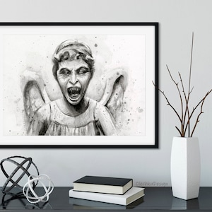 K&ouml;nnte beinhalten: Schwarzwei&szlig;es Aquarellbild eines Weeping Angels aus der Fernsehserie Doctor Who. Der Engel ist mit ausgebreiteten Fl&uuml;geln und offenem Mund dargestellt, als w&uuml;rde er schreien.