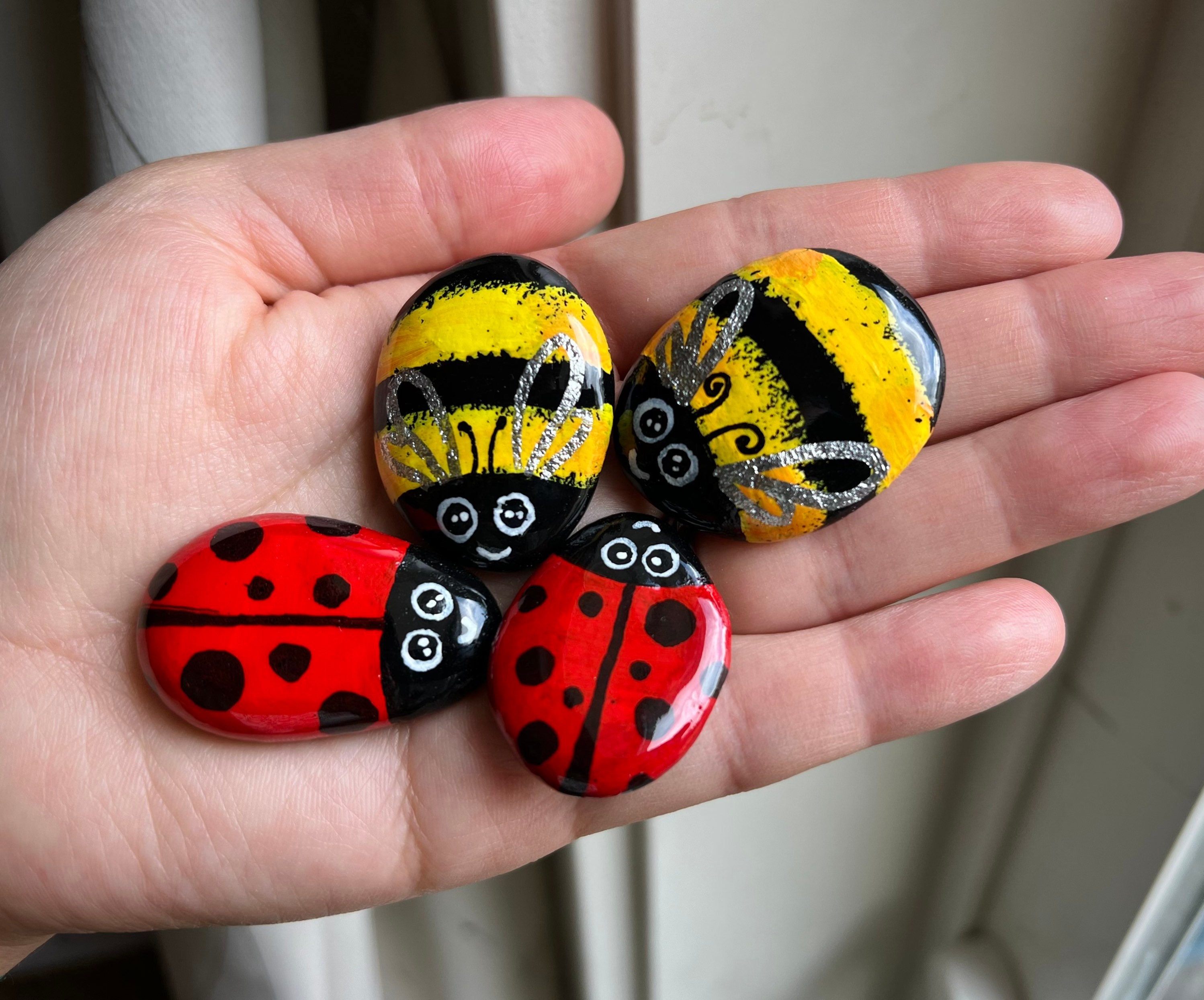 Juego de 4 rocas pintadas a mano rocas de mariquita y abeja - Etsy España Juego de 4 rocas pintadas a mano rocas de mariquita y abeja - Etsy España