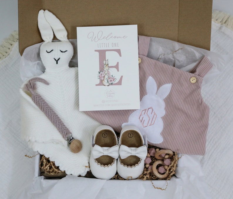 Personalisierte Baby-Geschenk-Box, Babyparty, Willkommen Neugeborenen Geschenk, Junge/Mädchen Geschenk, Hase Ostern Geschenk, Geschlecht Neutral Baby Geschenk Set, Monogramm Geschenk Pink Monogram