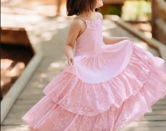 Robe longue bohème en dentelle rose - bouquetière, mariage, fille, enfant en bas âge, campagne, robe rustique, été, printemps, automne, dentelle festonnée, rose clair