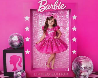 Cenário digital em formato PNG para caixa de boneca Barbie rosa | Estúdio editorial de moda