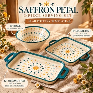 Könnte beinhalten: Ein 3-teiliges Servierset mit der Aufschrift Saffron Petal Slab Pottery Template, bestehend aus einer 20,3 cm Schüssel, einer 20,3 cm quadratischen Schale und einem 30,5 cm langen Tablett. Alle Teile sind cremefarben mit blaugrünem und gelbem Muster.